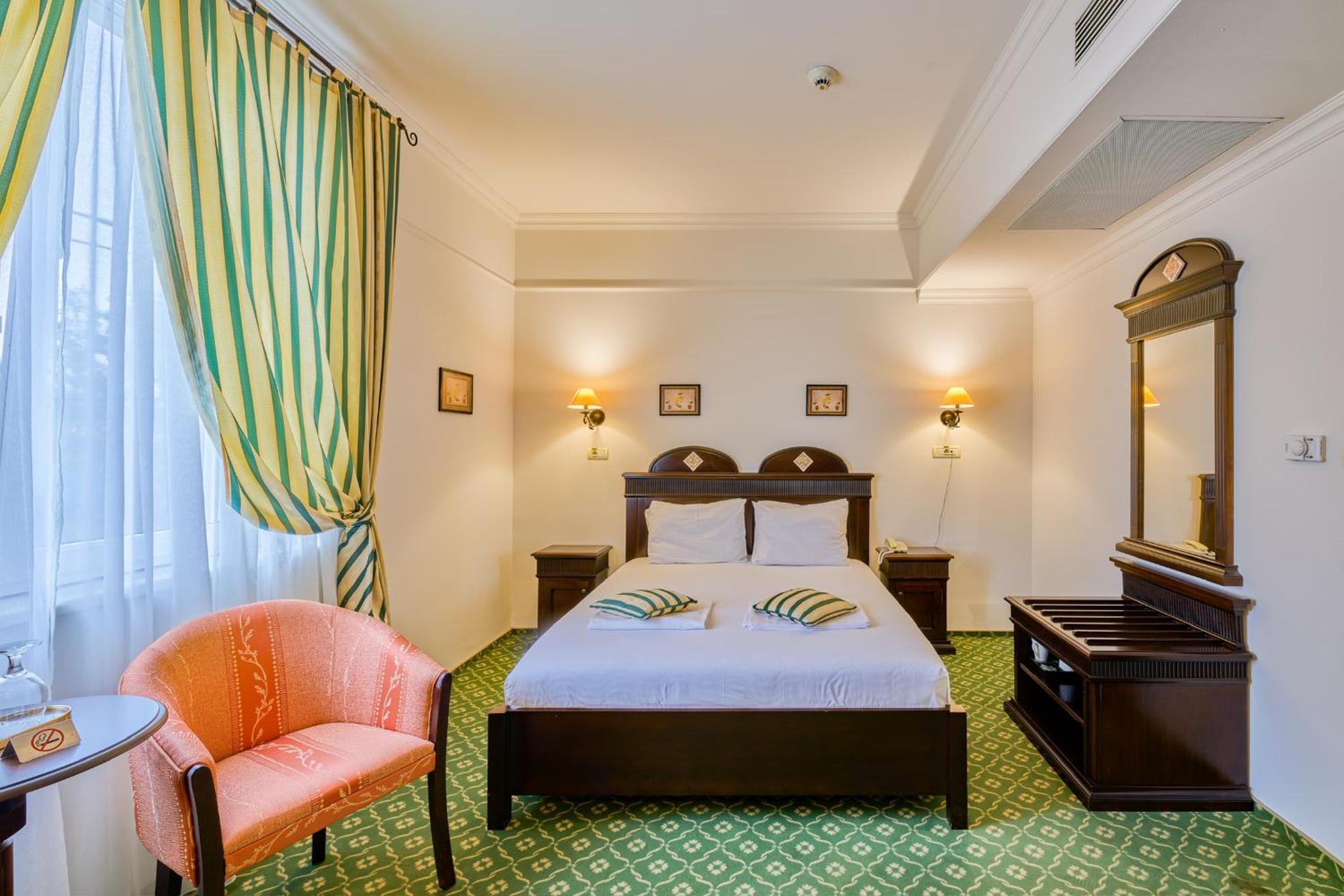 Hotel Classico Timişoara Buitenkant foto