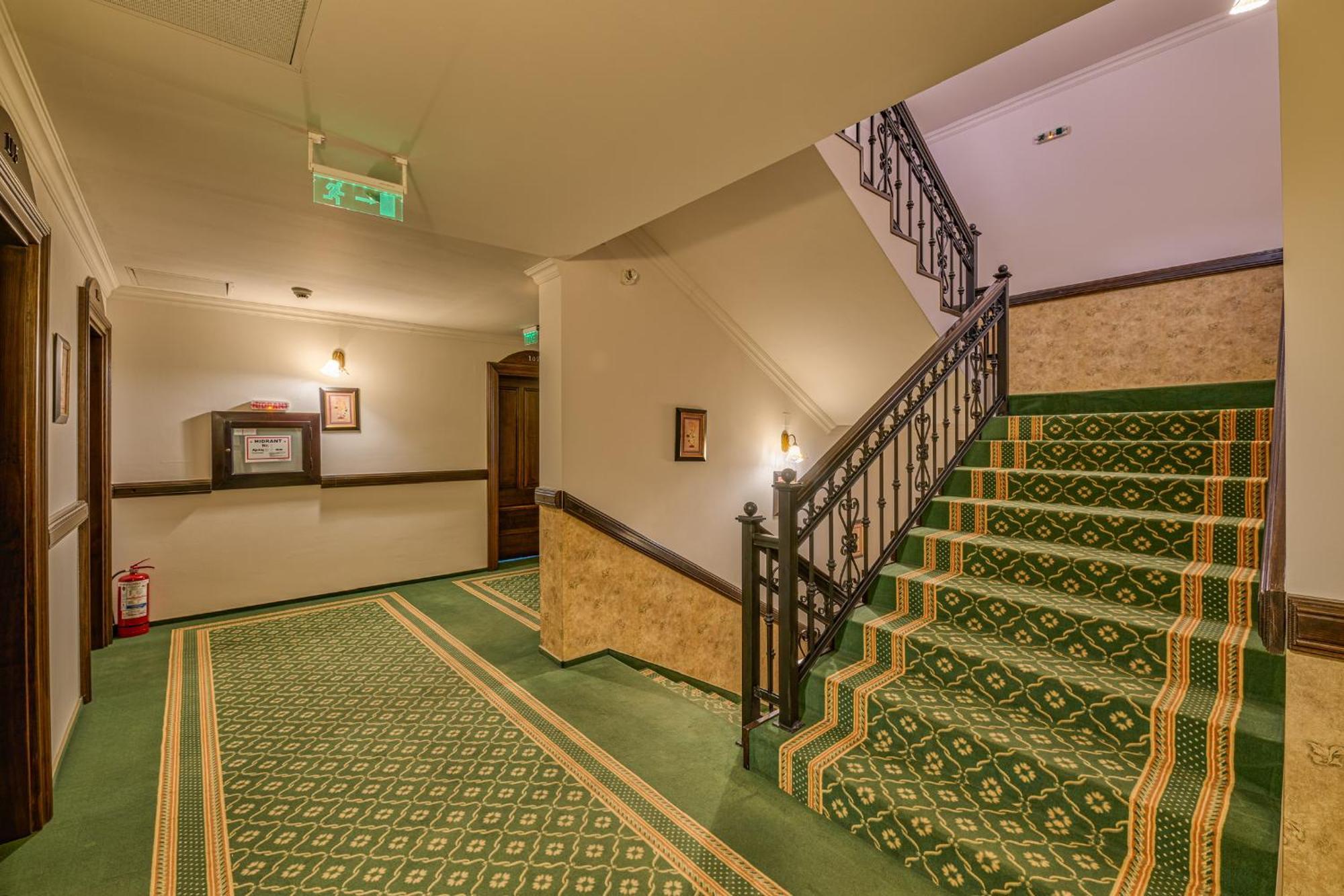 Hotel Classico Timişoara Buitenkant foto