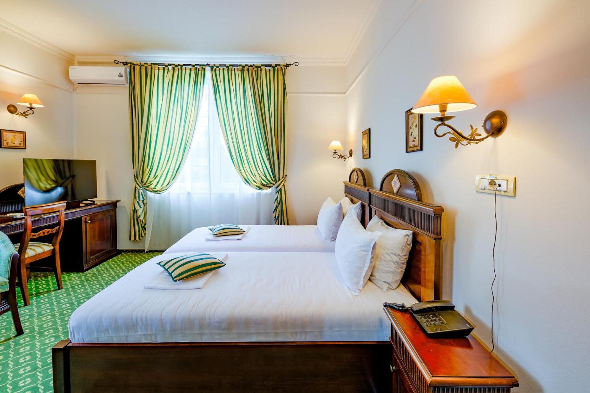 Hotel Classico Timişoara Buitenkant foto