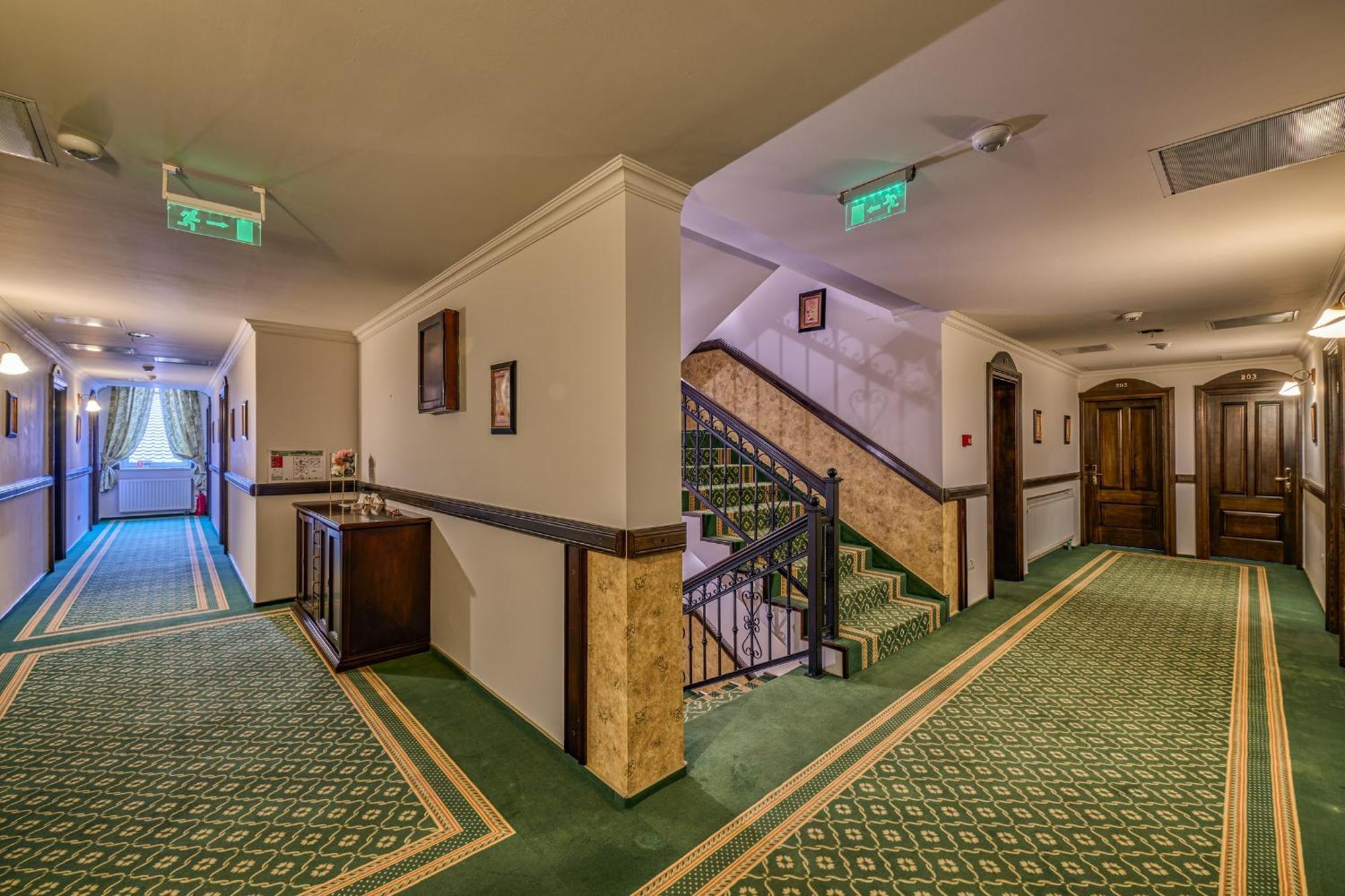 Hotel Classico Timişoara Buitenkant foto