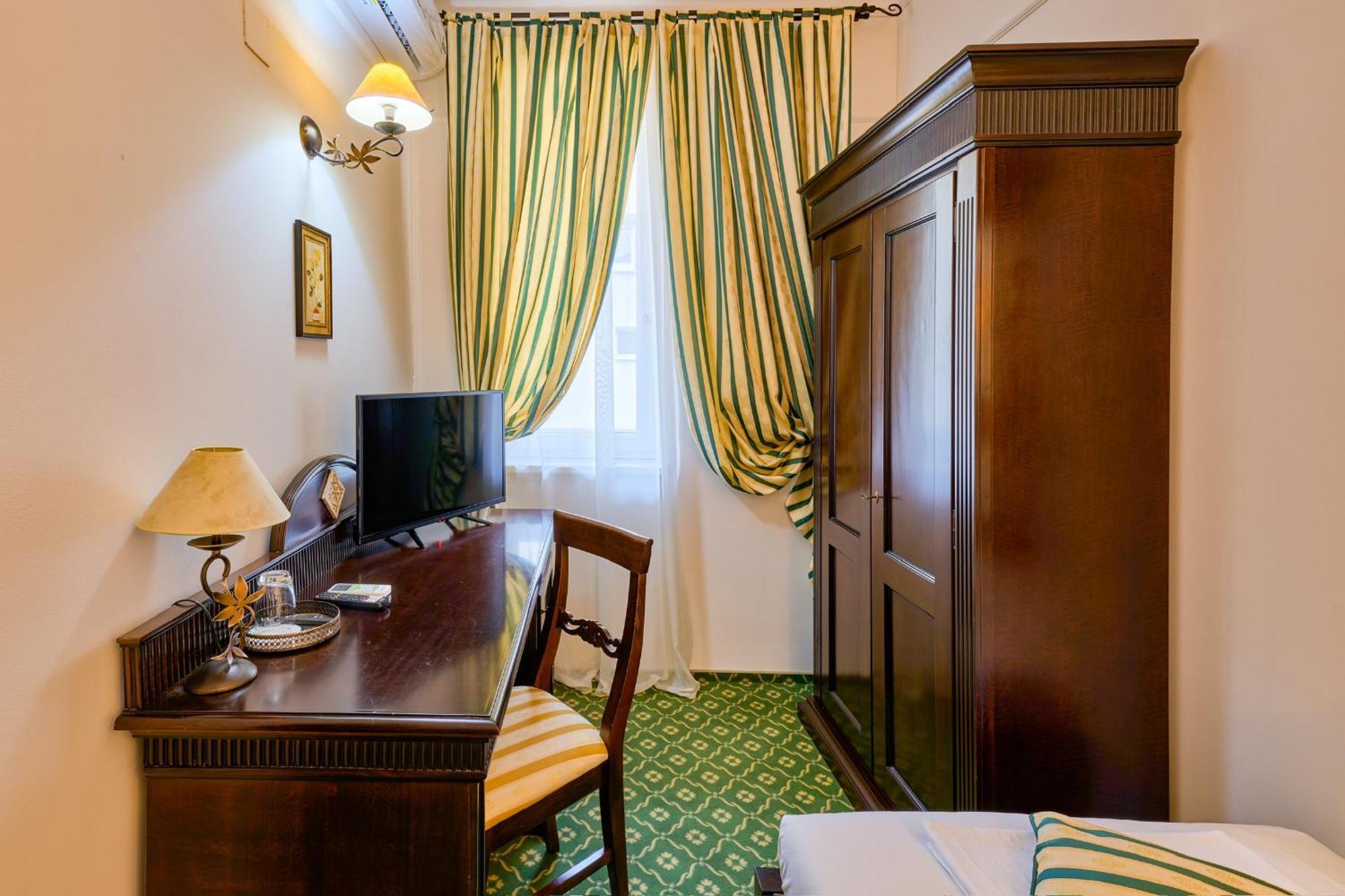 Hotel Classico Timişoara Buitenkant foto