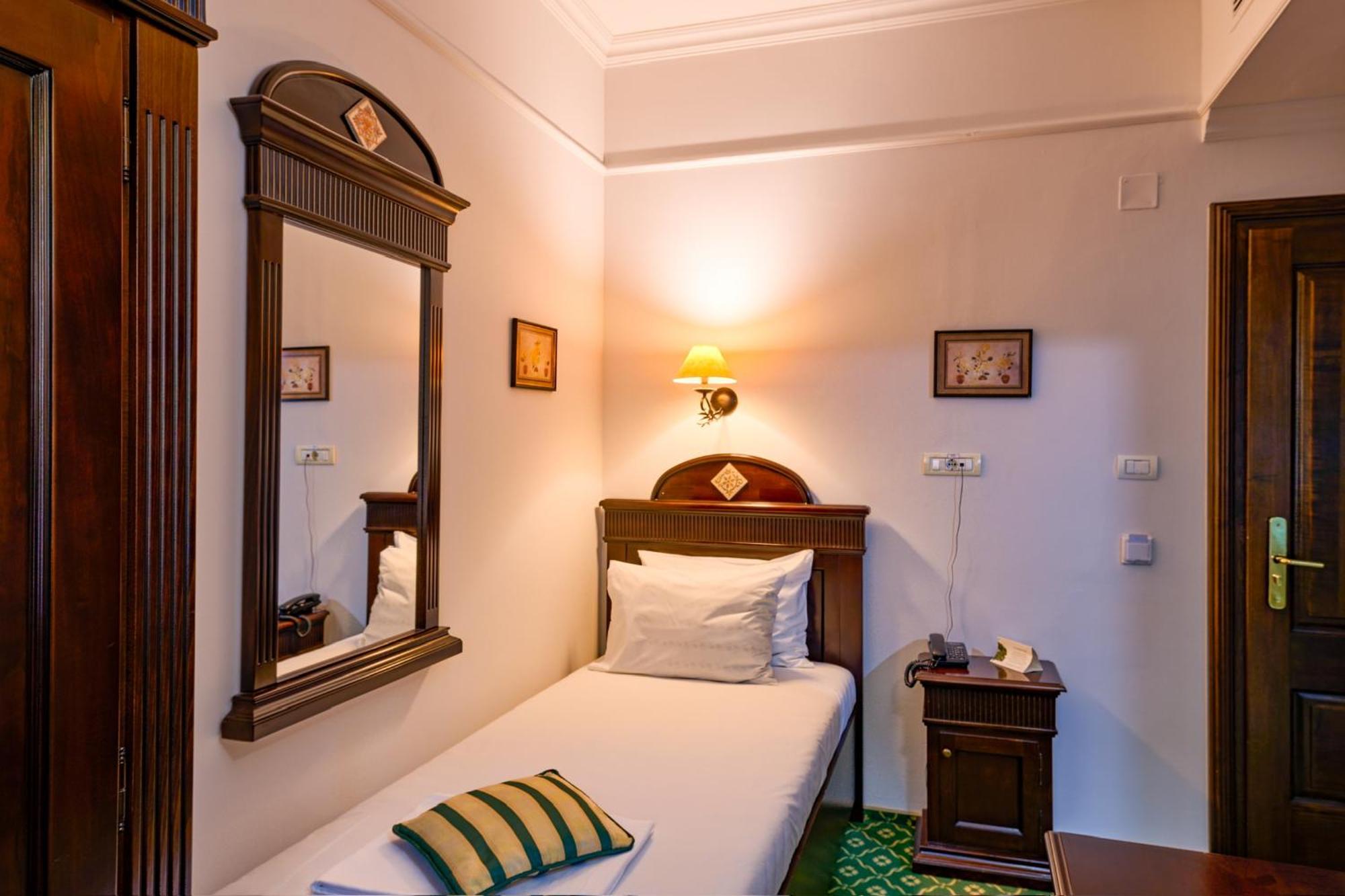 Hotel Classico Timişoara Buitenkant foto