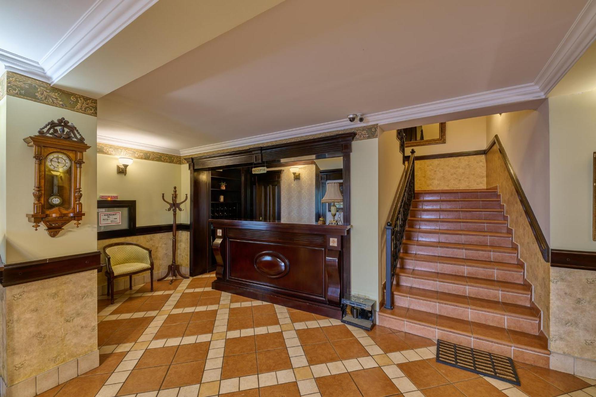 Hotel Classico Timişoara Buitenkant foto
